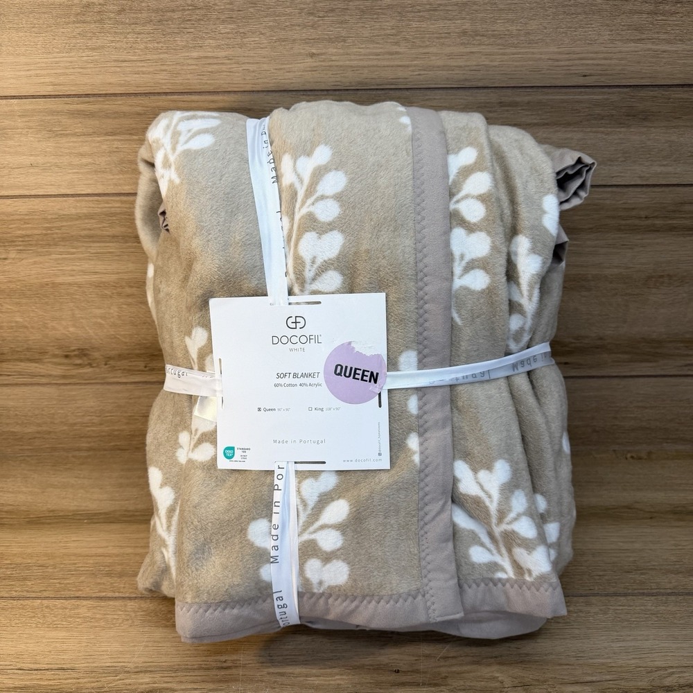 DOCOFIL Luxuriously Soft Queen Blanket Cotton Blend Portugal Tan Botanical Leaf